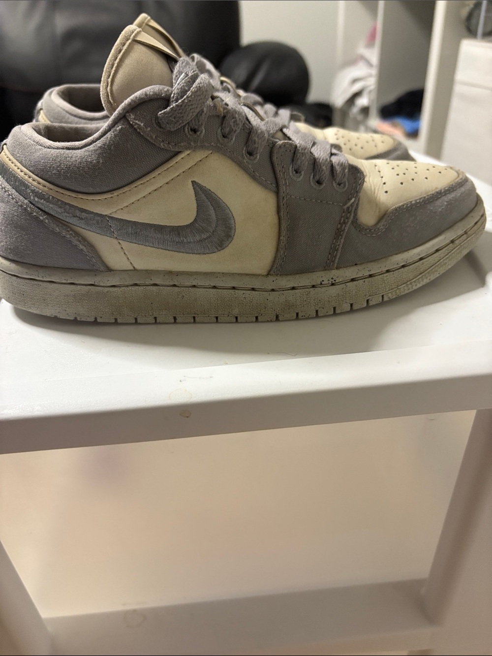 Nike Air Jordan Kids' Low-Top Sneakers in Cream and Gray size 7.5 - Picture 4 of 4